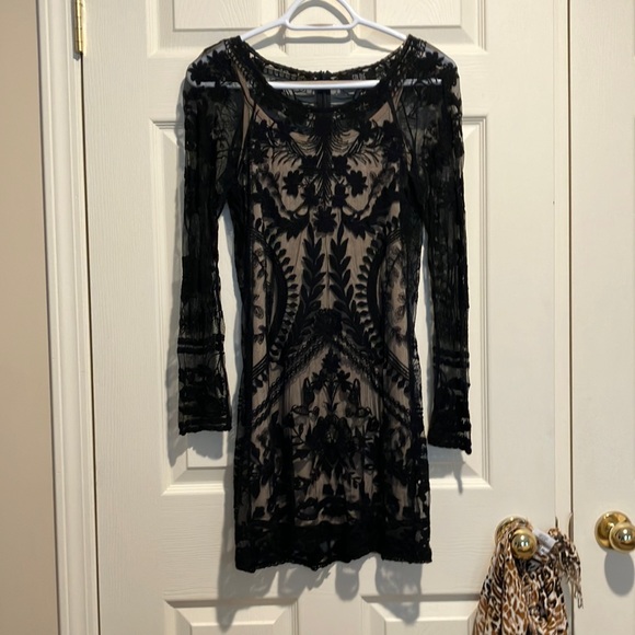 STUNNING LACE DRESS MED. - Picture 1 of 5
